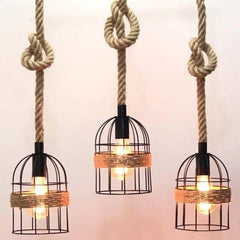 Lustră rustică pentru foișor, design clasic din metal și lemn