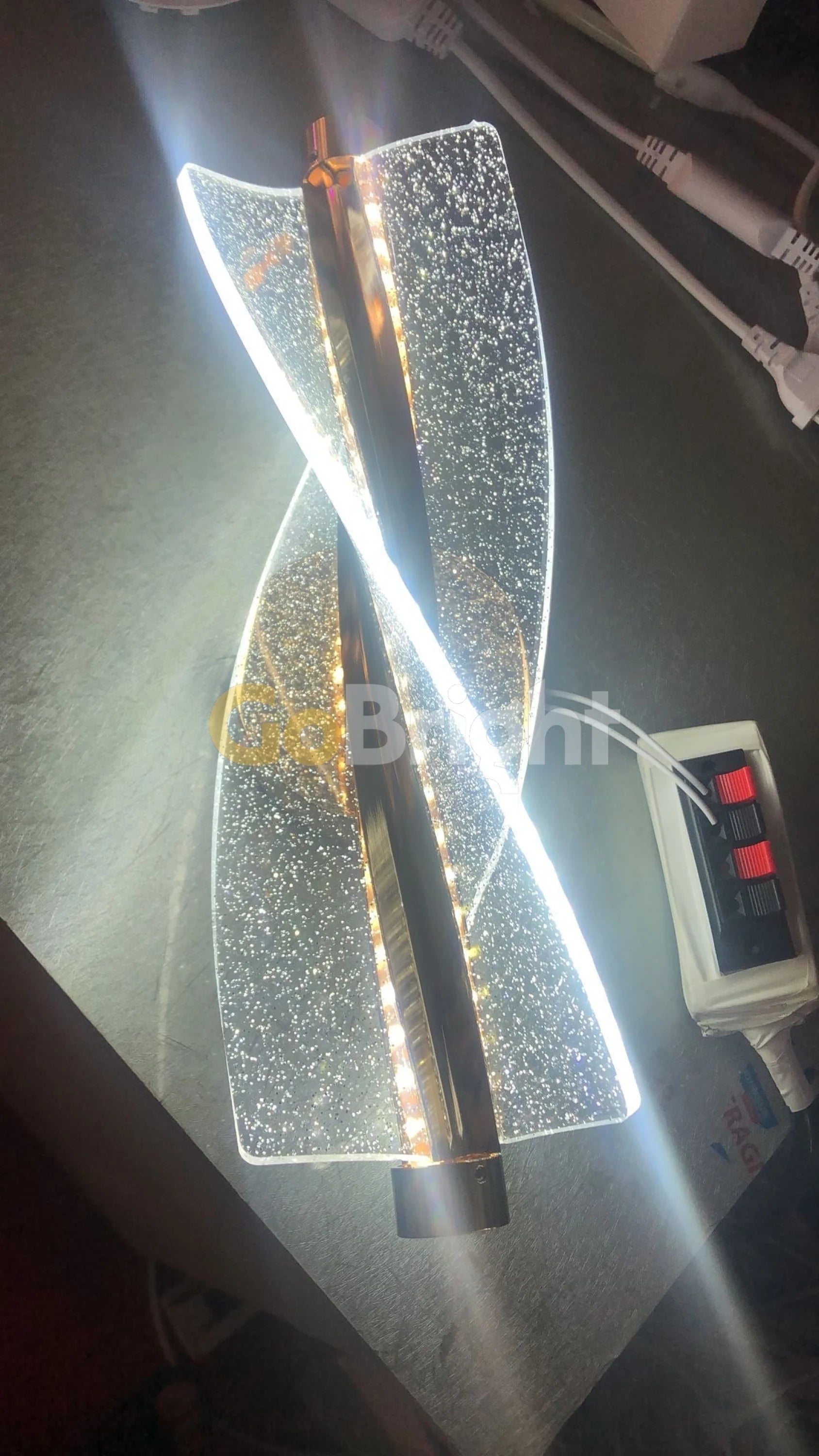 Pendul LED 10 Surse 126W cu Telecomanda Cascade 3 Tipuri de Lumini Auriu