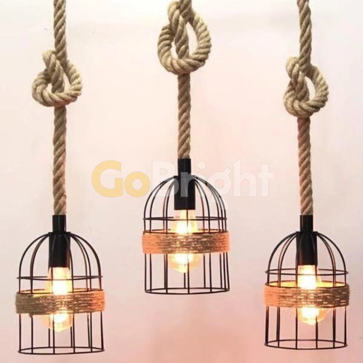 Lustră rustică pentru foișor, design clasic din metal și lemn